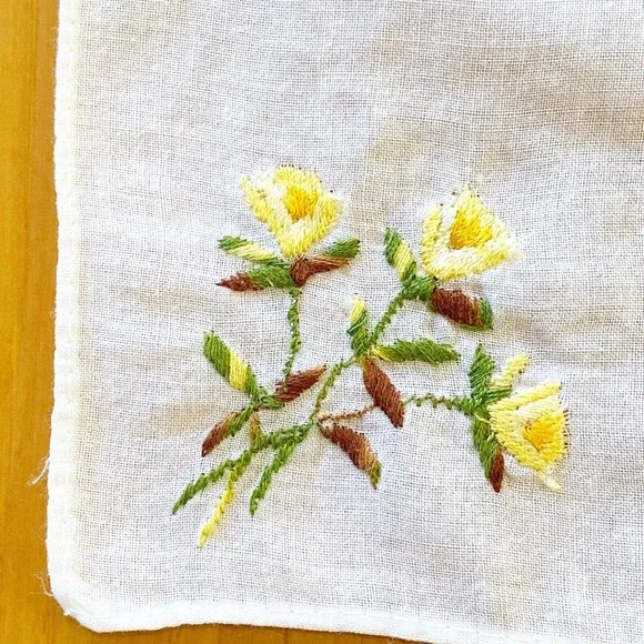 Vintage Handkerchief Hanky Embroidered Yellow Roses Flowers Fine Cotton 10.25" - Picture 4 of 6